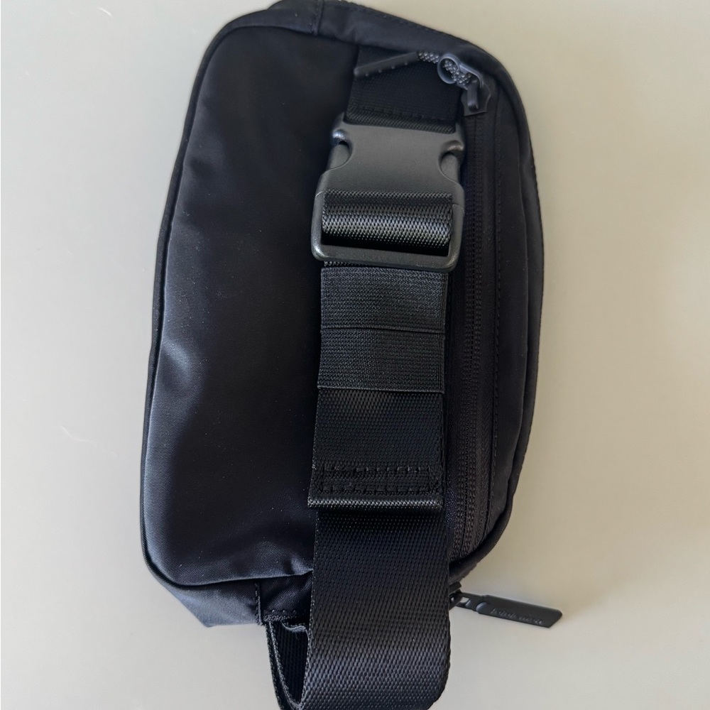 lululemon Black Belt Bag - Picture 4 of 6